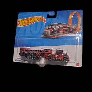 2022 Hot Wheels Track Stars Haulin' Class Hauler red